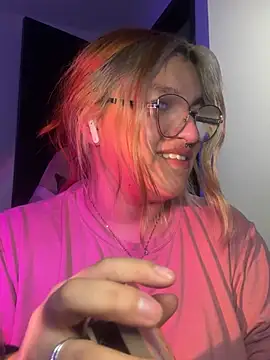 Sophia_Weest99 live cam on StripChat