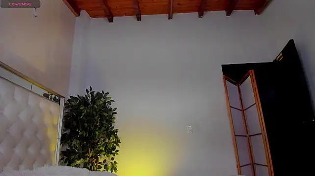 Miss_KhalifaDoll live sex cam