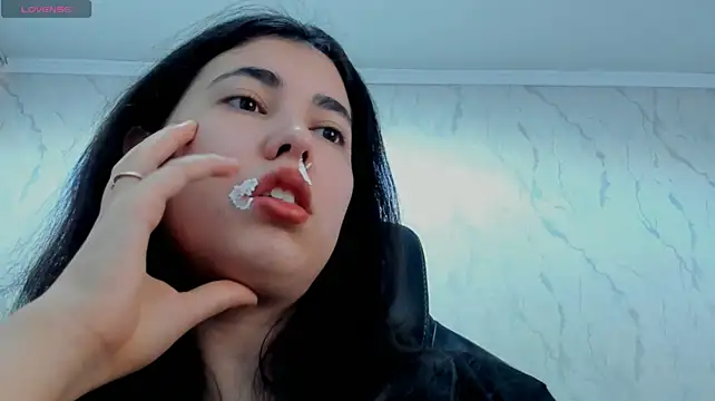 Diara_1an live cam on StripChat