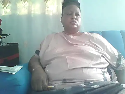 fat_ebonyqueen live cam on StripChat