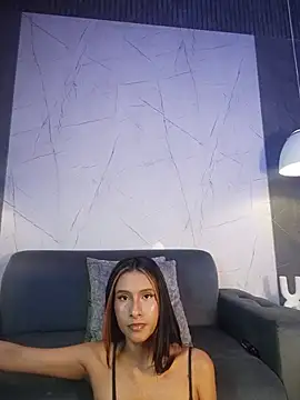 TharaMills live cam on StripChat