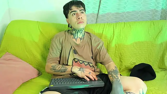 smoker_kenny live cam on StripChat