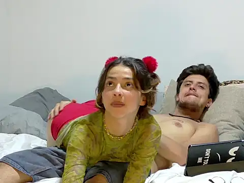 AlessiaPearly live cam on StripChat