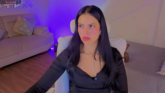 Eliie_Ruizz live cam on StripChat