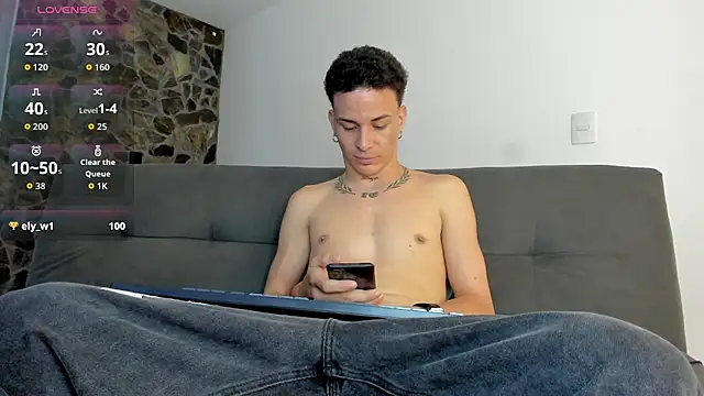 Maxxx_bigcockx live cam on StripChat