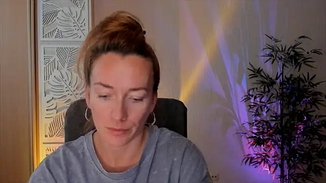 RebeccaMartinez live sex cam