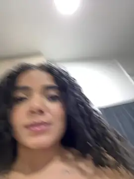 Curlyierr live sex cam