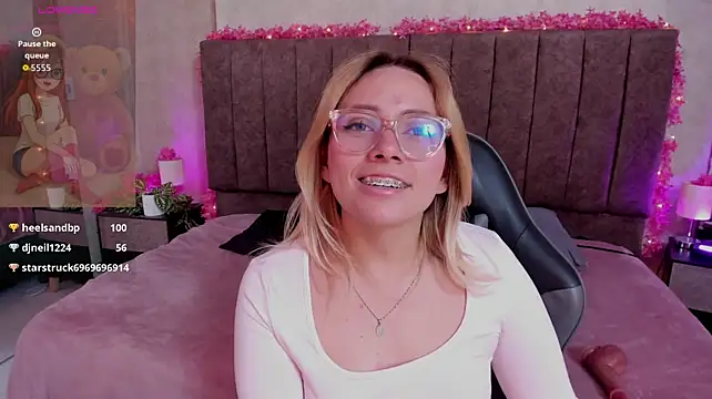 LanaMills_ live cam on StripChat