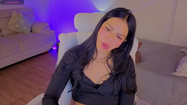Eliie_Ruizz live cam on StripChat