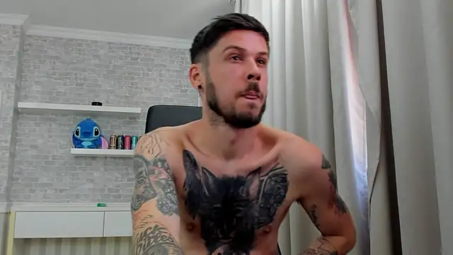 JonahShaw live cam on StripChat