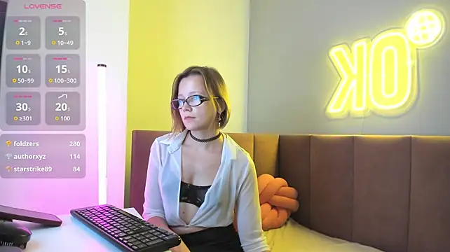 EmmaEthereal live cam on StripChat