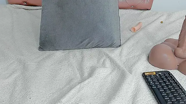 EbonyCoWorker live cam on StripChat