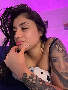 lucianaroy live sex cam