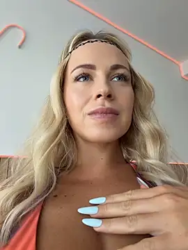 streetdoll live sex cam