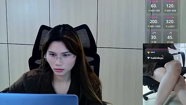 zhen-68 live cam on StripChat