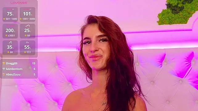 ElisaCharm live cam on StripChat
