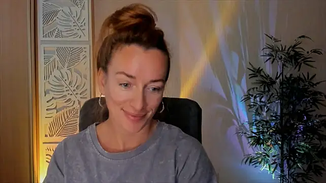 RebeccaMartinez live cam on StripChat