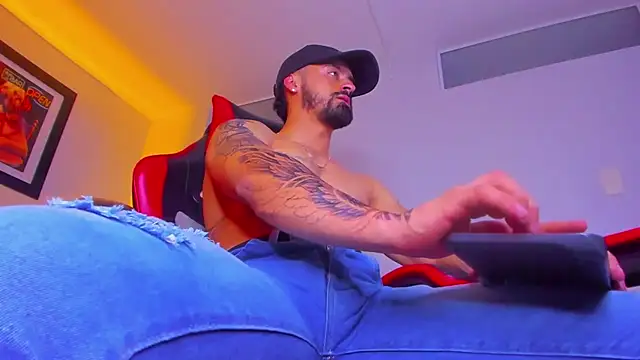 MAXIMUS_MASTER_ live cam on StripChat