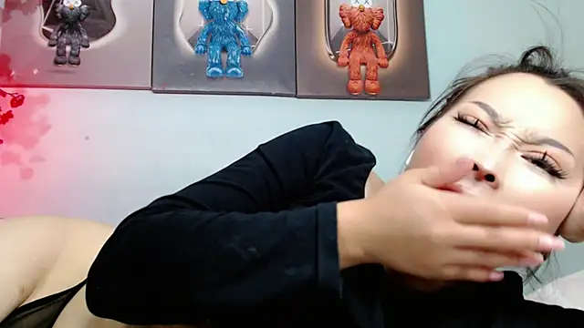 ichiben live cam on StripChat
