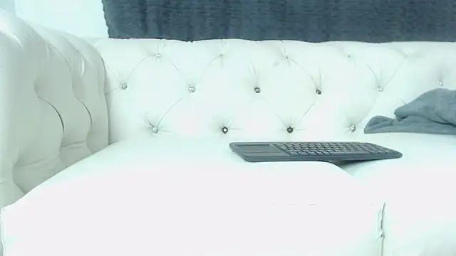 isabel_09 live cam on StripChat