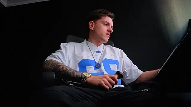 FelixStarkk live sex cam