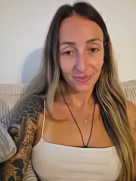 NicoleKaiser live cam on StripChat