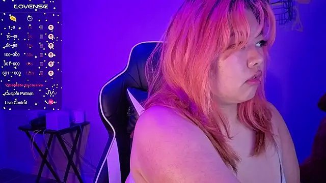 kuromixx444 live cam on StripChat