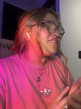 Sophia_Weest99 live cam on StripChat