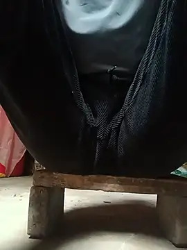 NIANIAKUTE live cam on StripChat