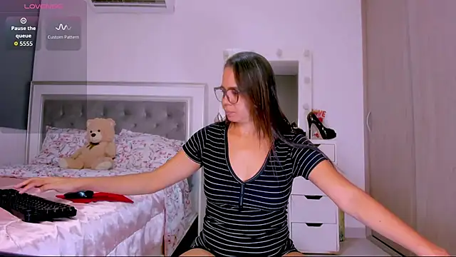 sharonDulce live cam on StripChat
