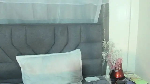 alice_burton_ live cam on StripChat