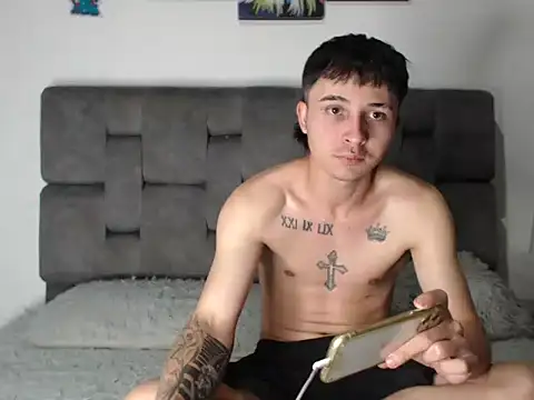Jhosuaa69 live cam on StripChat