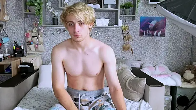 bloodyblondiee (M twink) - flash dick