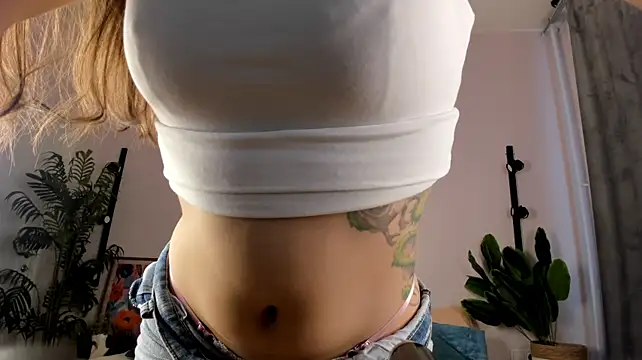 avayuzu live cam on StripChat
