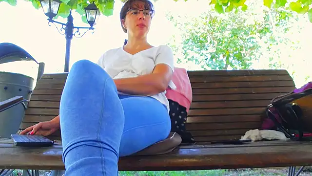 PublicBigLabiaMelly live cam on StripChat