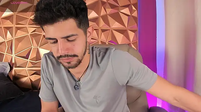 AlejandroStormm live cam on StripChat