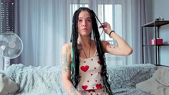 KeniaBibiloni live cam on StripChat