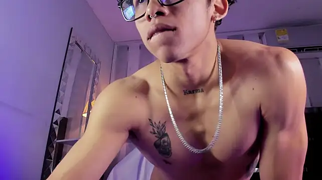 akazaboy_ (M young) - OIL YOUR BODY