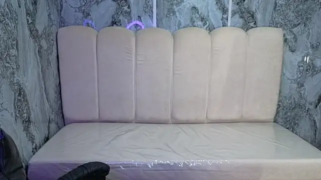 nova_pink_r live cam on StripChat