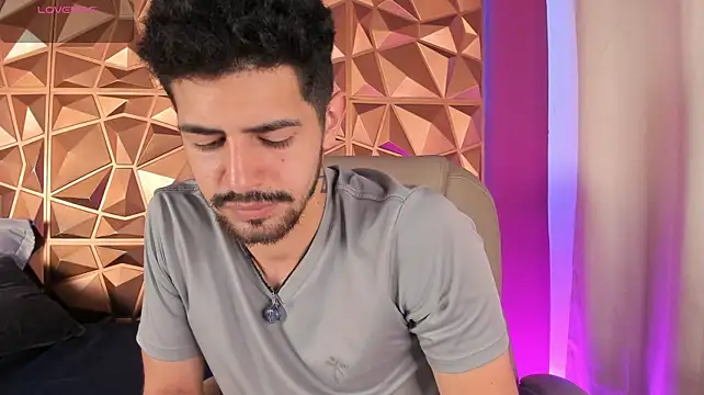AlejandroStormm live cam on StripChat