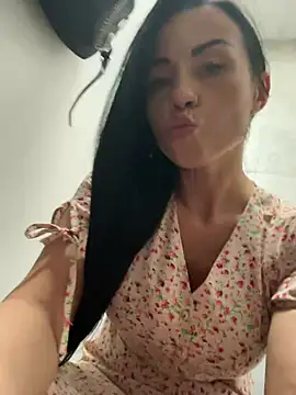 CrazzyChicks live sex cam