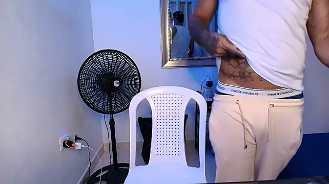 crow_black00 live cam on StripChat