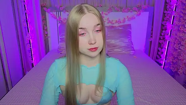 LilyStarlight live cam on StripChat