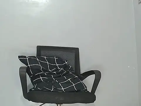 Natsboii live cam on StripChat