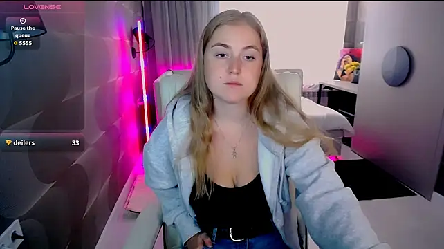 Kate_Moan live cam on StripChat