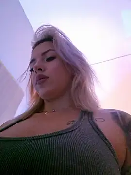IveySin live cam on StripChat