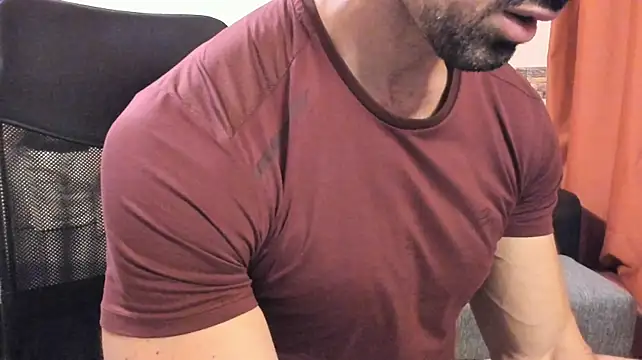 HotHunkTrainer live sex cam