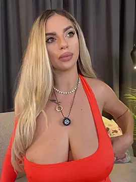PearlPlenty live cam on StripChat