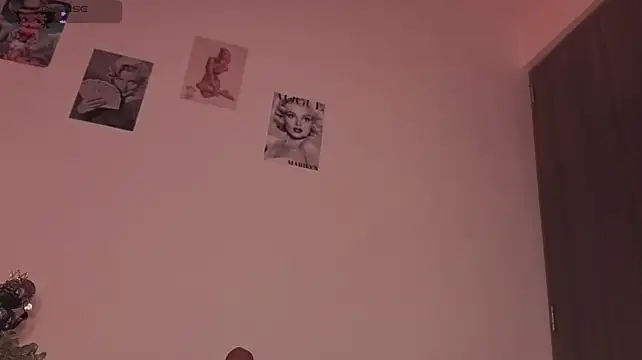 Ariana_klarts live cam on StripChat