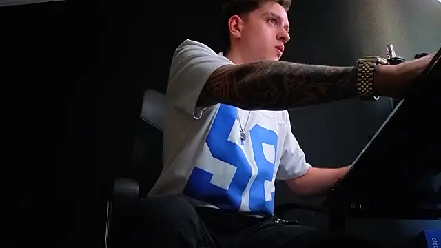 FelixStarkk live sex cam